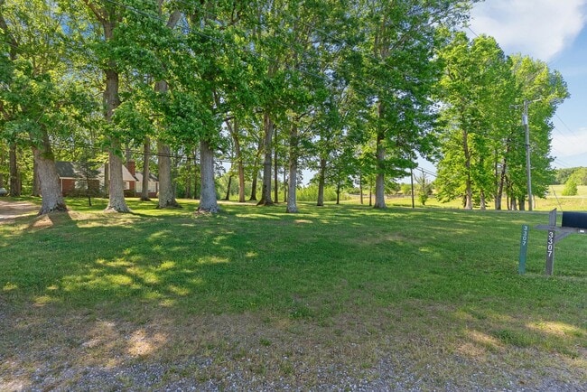 Building Photo - Brick 2-Bedroom Home Close to Farmville an...