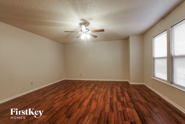 Building Photo - 1327 Jasmine Dr
