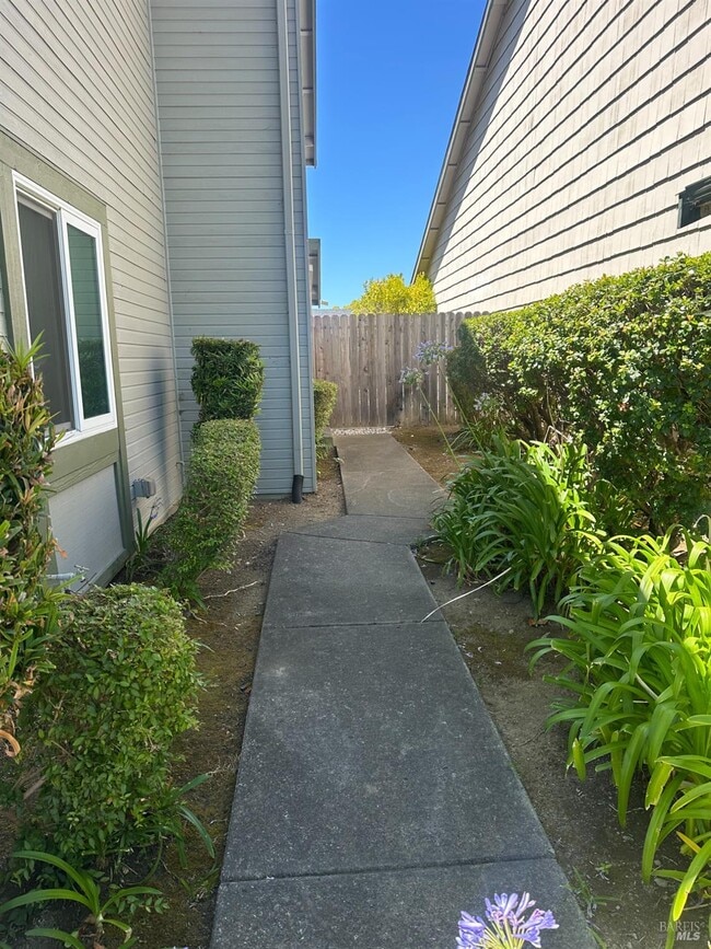 Building Photo - 596 Buckskin Pl