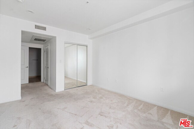 Building Photo - 3740 Santa Rosalia Dr