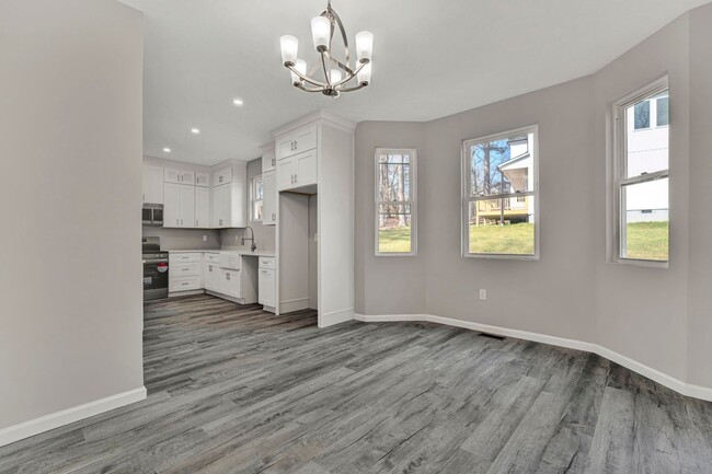 Building Photo - Stunning 4 Bedroom Home in Laurens