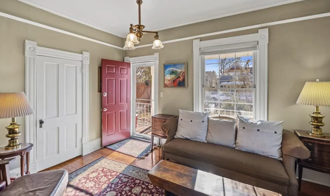 Grand entrance into front living room - 812 E Cache La Poudre St