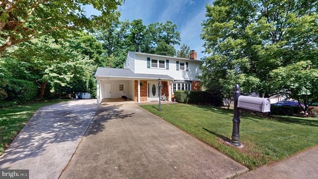 Building Photo - 6602 Greenview Ln