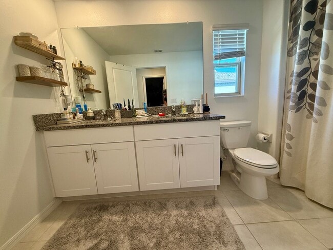 Building Photo - Bryant Square 2/2.5 1 car garage