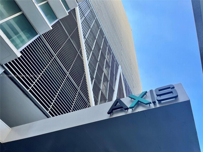 Building Photo - 1111 SW 1st Ave