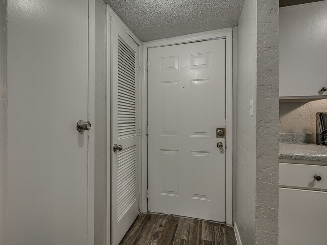 Building Photo - Lakeside Place