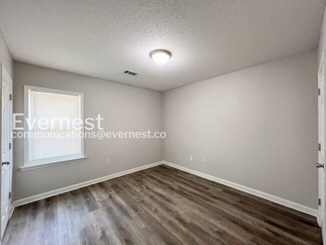 Building Photo - 494 Windridge Point