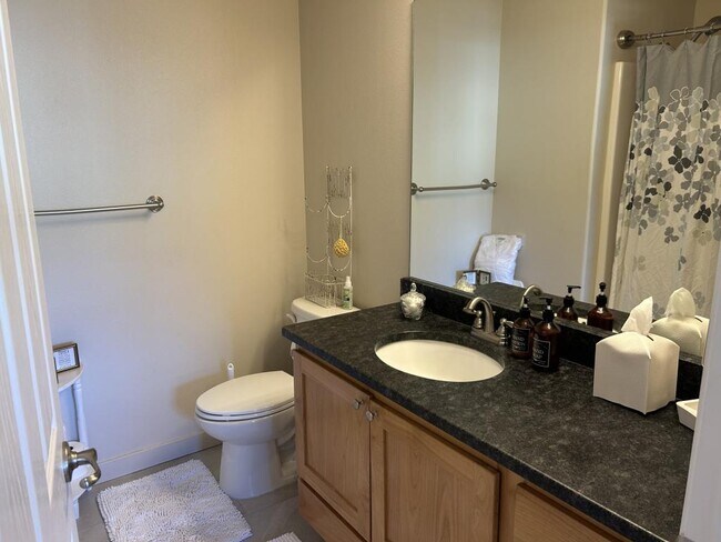 Building Photo - 237 Dunthorpe Dr