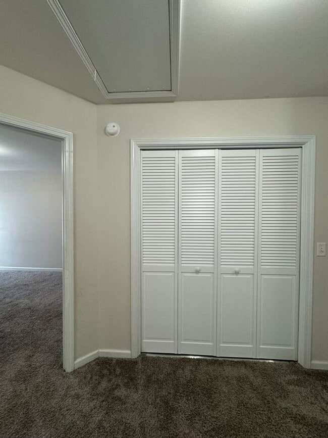 Building Photo - 670 Summer Hill Way