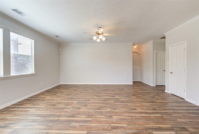 Building Photo - 24615 Lakecrest Bend Dr
