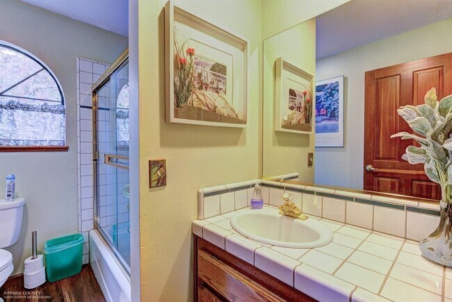 Building Photo - Beautiful 3 bedroom, 3 bath home in Lake W...