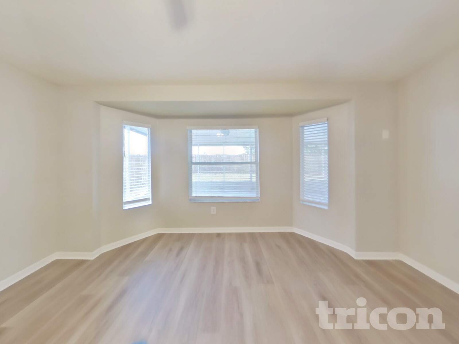 Building Photo - 10435 Blackmore Dr