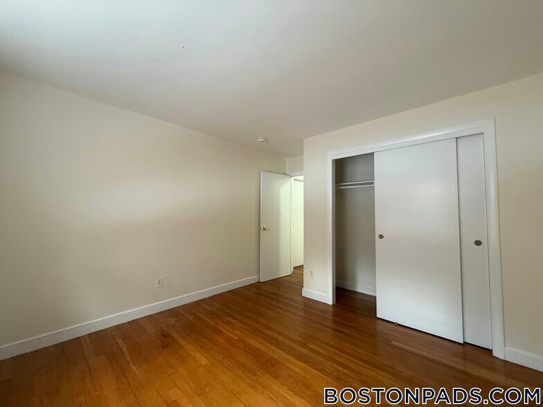 Building Photo - 17 Captain Parker Arms