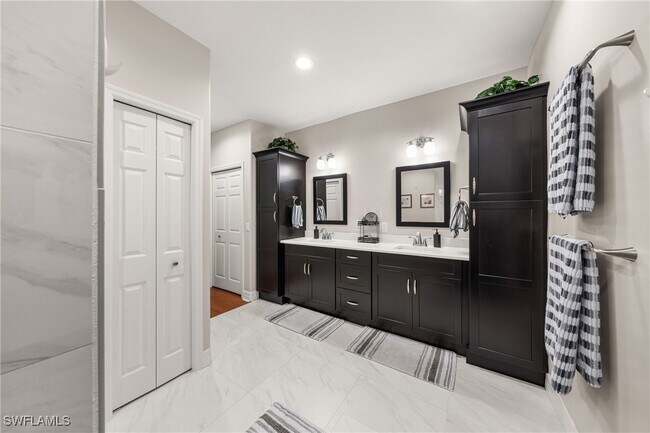 Building Photo - 8310 Big Acorn Cir