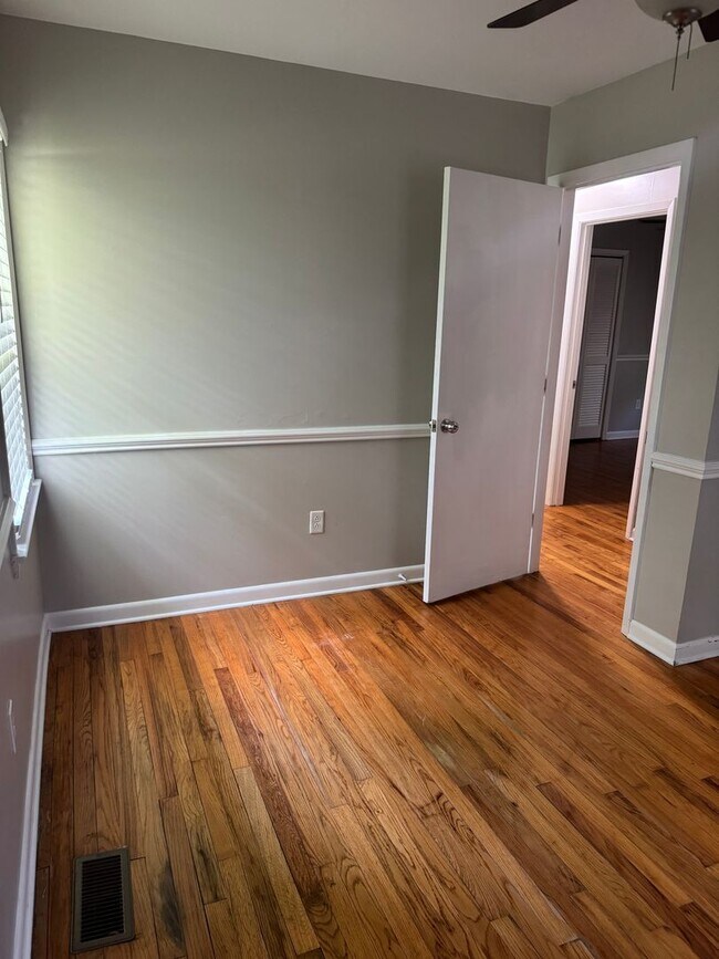 Building Photo - 3 BR 1 BA near Onslow Pines Park