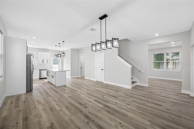 Building Photo - 6910 Dartmouth Ave N