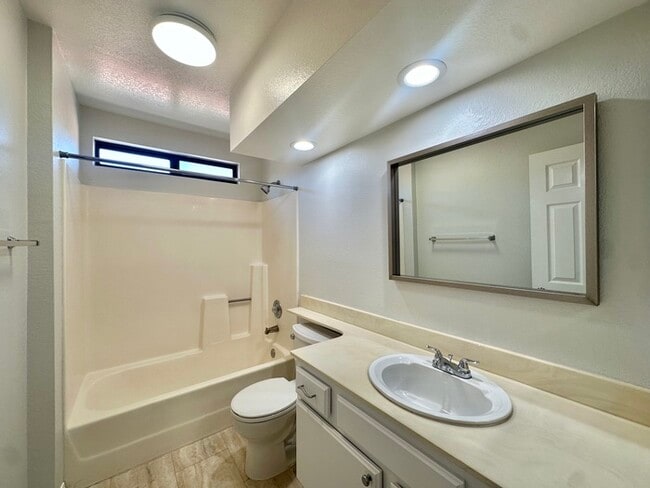 Building Photo - Spacious Updated Home In Desirable 92029 I...