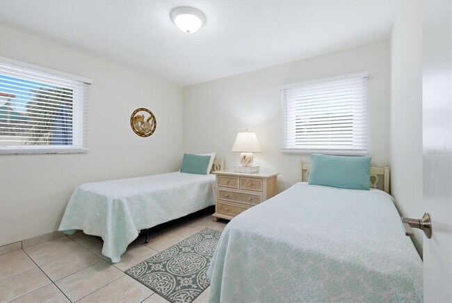 Building Photo - 6309 Flamingo Dr