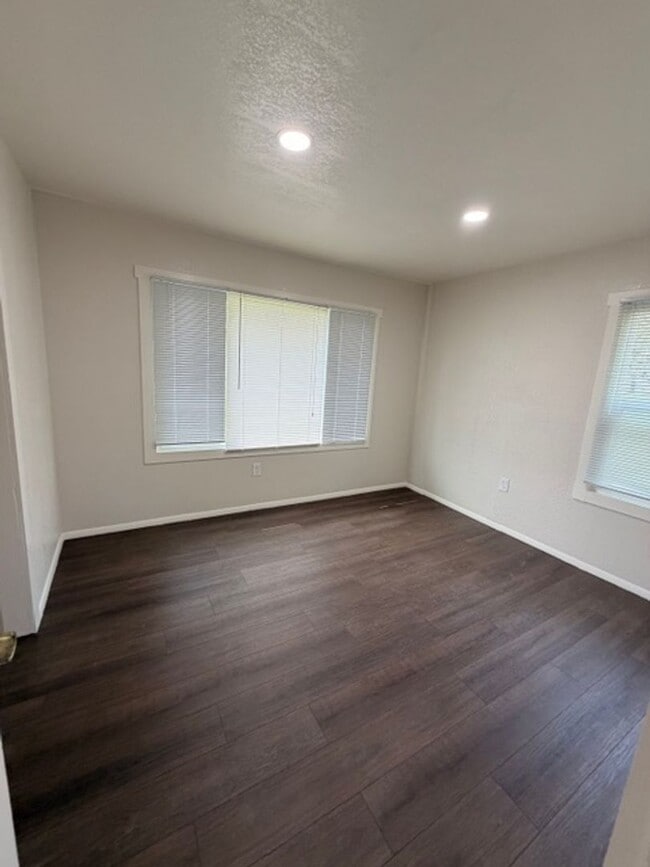Building Photo - Available Soon!  Updated 2 Bedroom ~ 1 Bathroom Home Located in Monroe