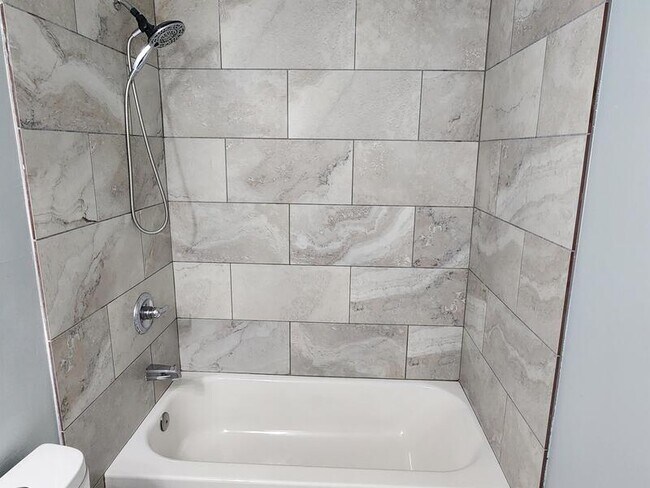 Building Photo - 2590 Robin Rd