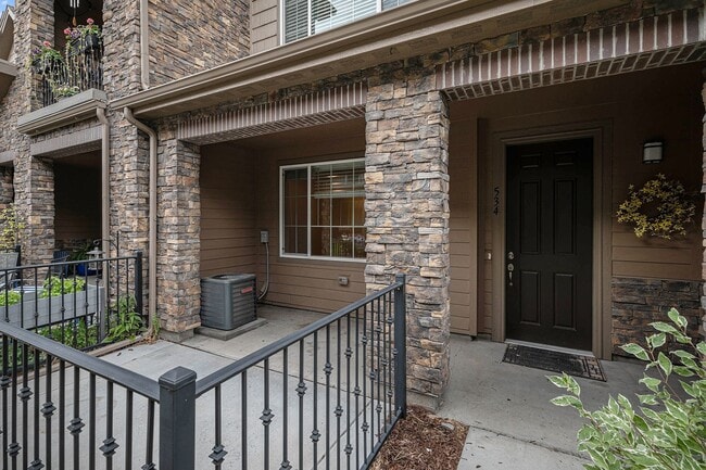 Building Photo - Stunningly Updated 3-Bedroom, 2-Bathroom T...