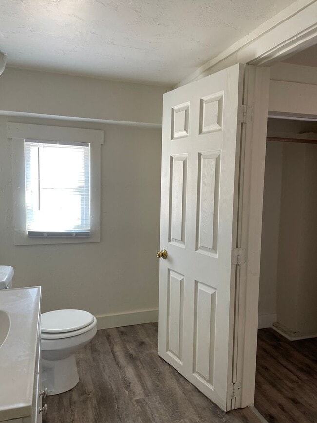 Building Photo - Newly Renovated-1 Bedroom 1 Bath Downstair...