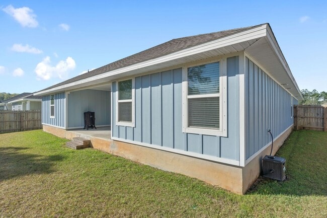 Building Photo - Gorgeous and Spacious 5/3 Home with Commun...