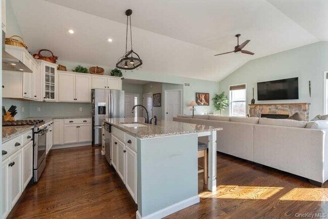 Building Photo - 861 Lattintown Rd