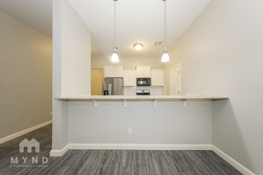 Building Photo - 1013 Merlin Dr