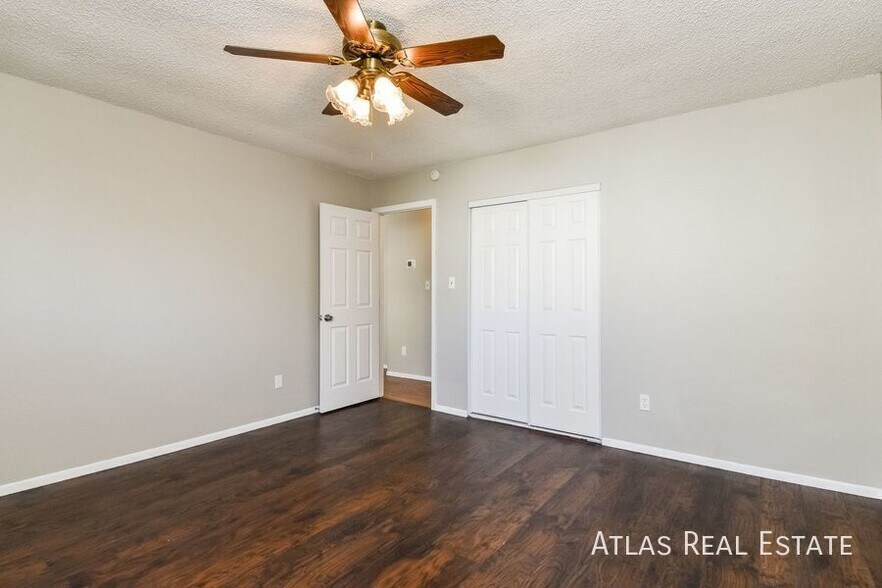 Building Photo - 4319 Moonbeam Dr