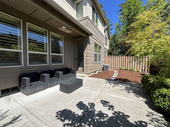 Building Photo - Elegant South Cooper Mountain Home with 4 Bedrooms, Bonus Room, Main-Level Suite & Designer Finishes