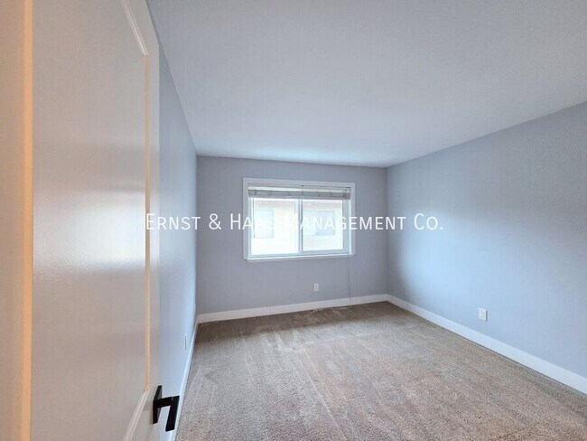Building Photo - 16850 Sierra Vista Way