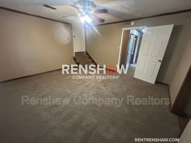 Building Photo - 10 Dawn Pl