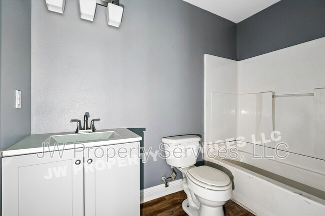 Building Photo - 2632-34 Annette St