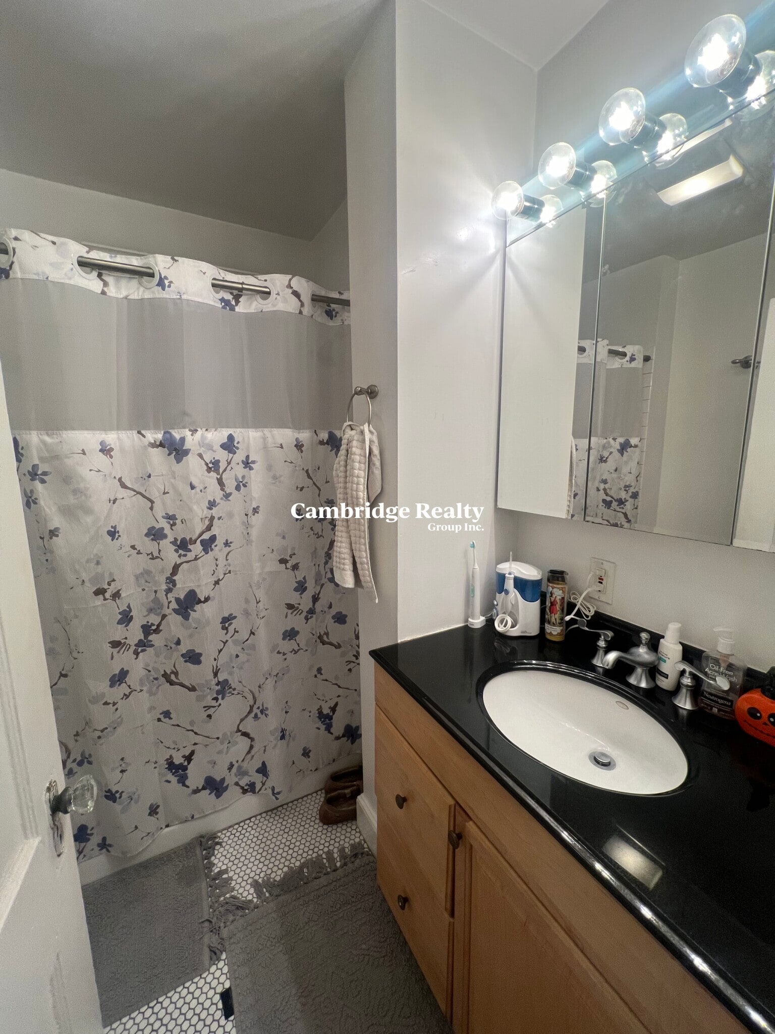 Building Photo - 10 Townsend Rd