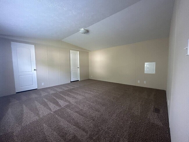 Building Photo - 783 Amherst Ln