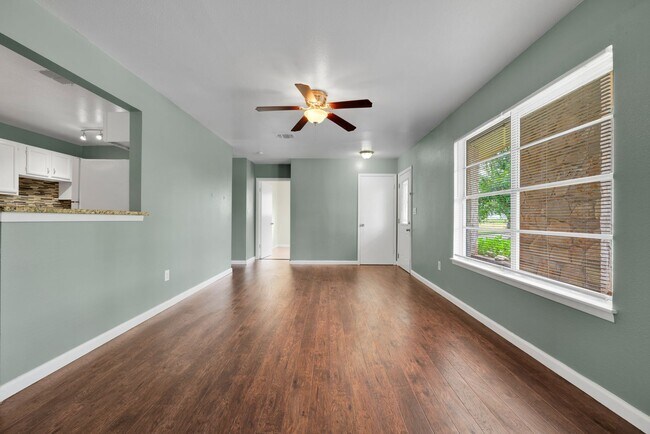 Building Photo - 417 E Lindbergh Blvd