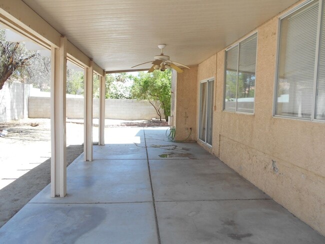 Building Photo - Spacious 4 bedroom Home Located in the Desirable Area of Henderson!