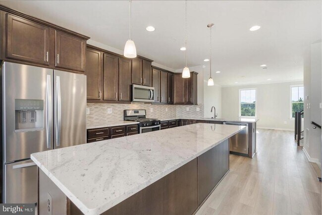 Building Photo - 5911 Garden Walk Dr