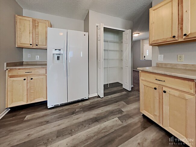 Building Photo - 2376 Bridlewood Dr