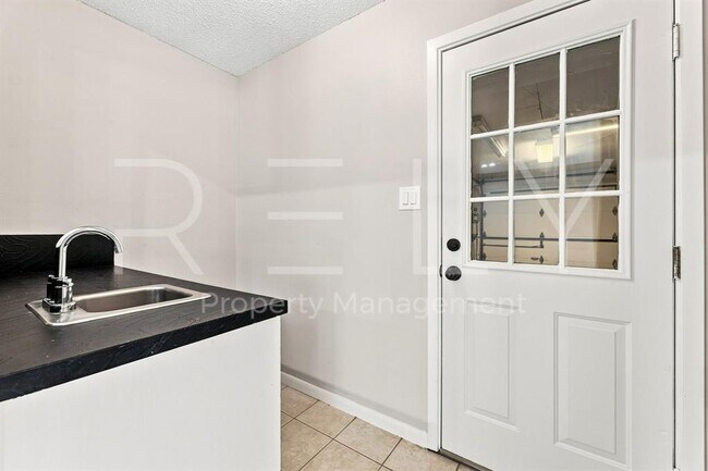 Building Photo - 2404 Gabriel View Dr