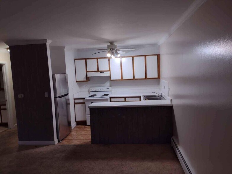 Building Photo - 1813 Hemlock Plz