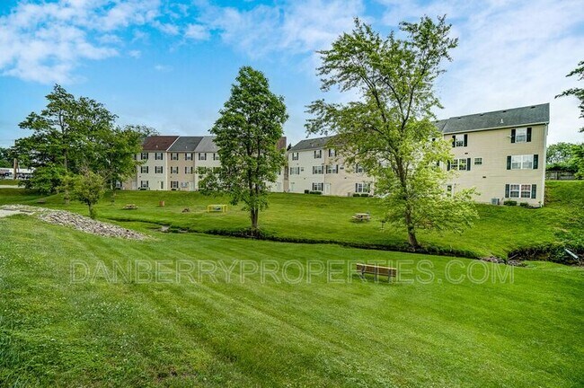 Building Photo - 1127 N Byrne Rd