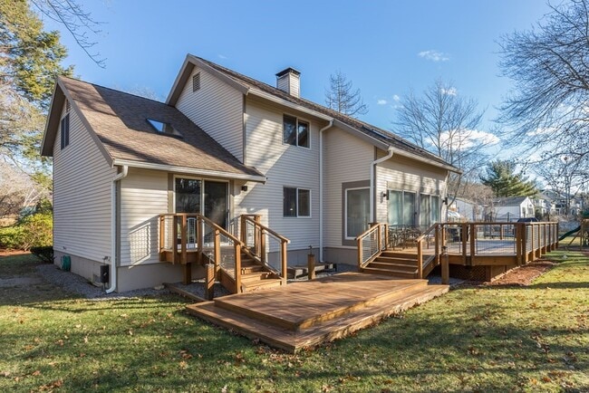 Building Photo - 11 Beethoven Ave