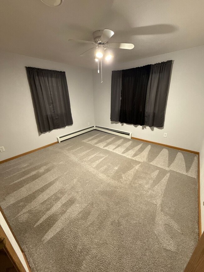 Building Photo - 1021 5th Ave SW