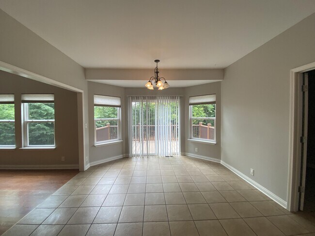 Building Photo - 355 Vineland Pl Dr