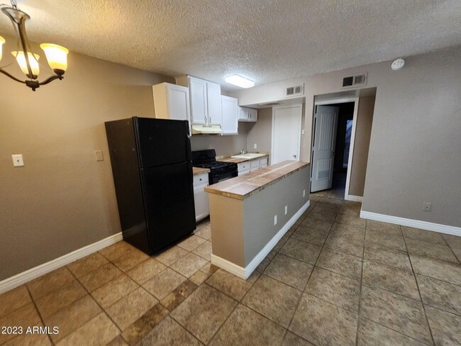 Building Photo - 2735 W Tuckey Ln