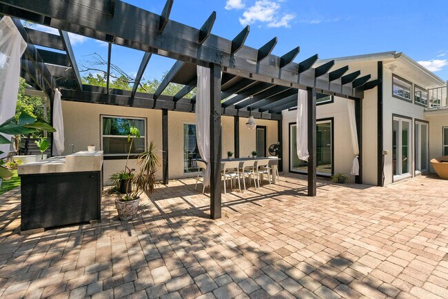 Building Photo - 501 Boating Club Rd