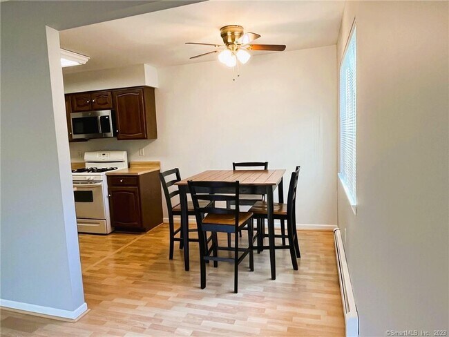 Building Photo - 7 Eden Ct