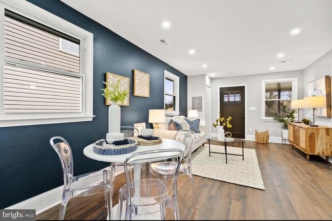 Building Photo - 612 44th St NE